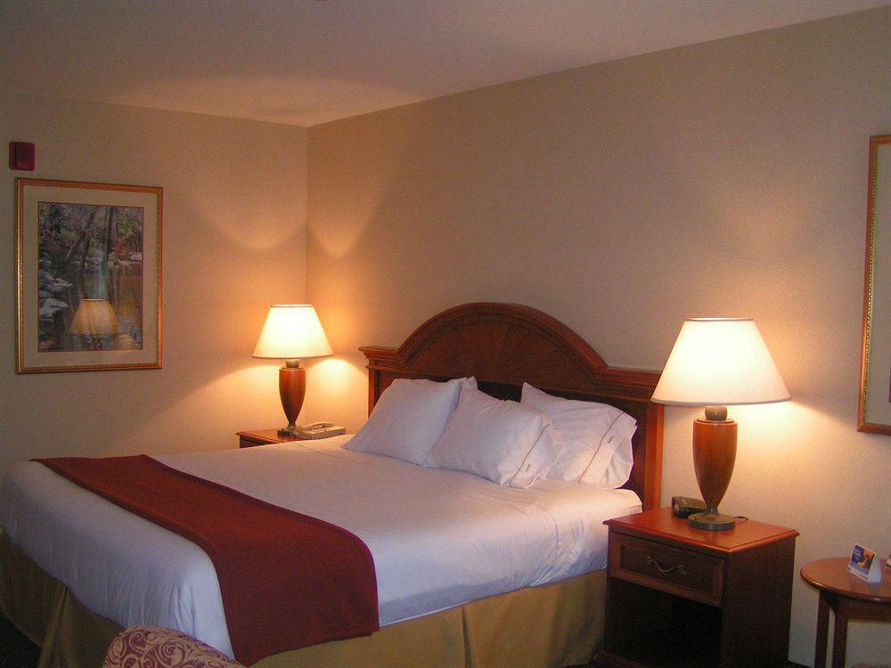 Holiday Inn Express Hotel & Suites Waterford By Ihg Room photo