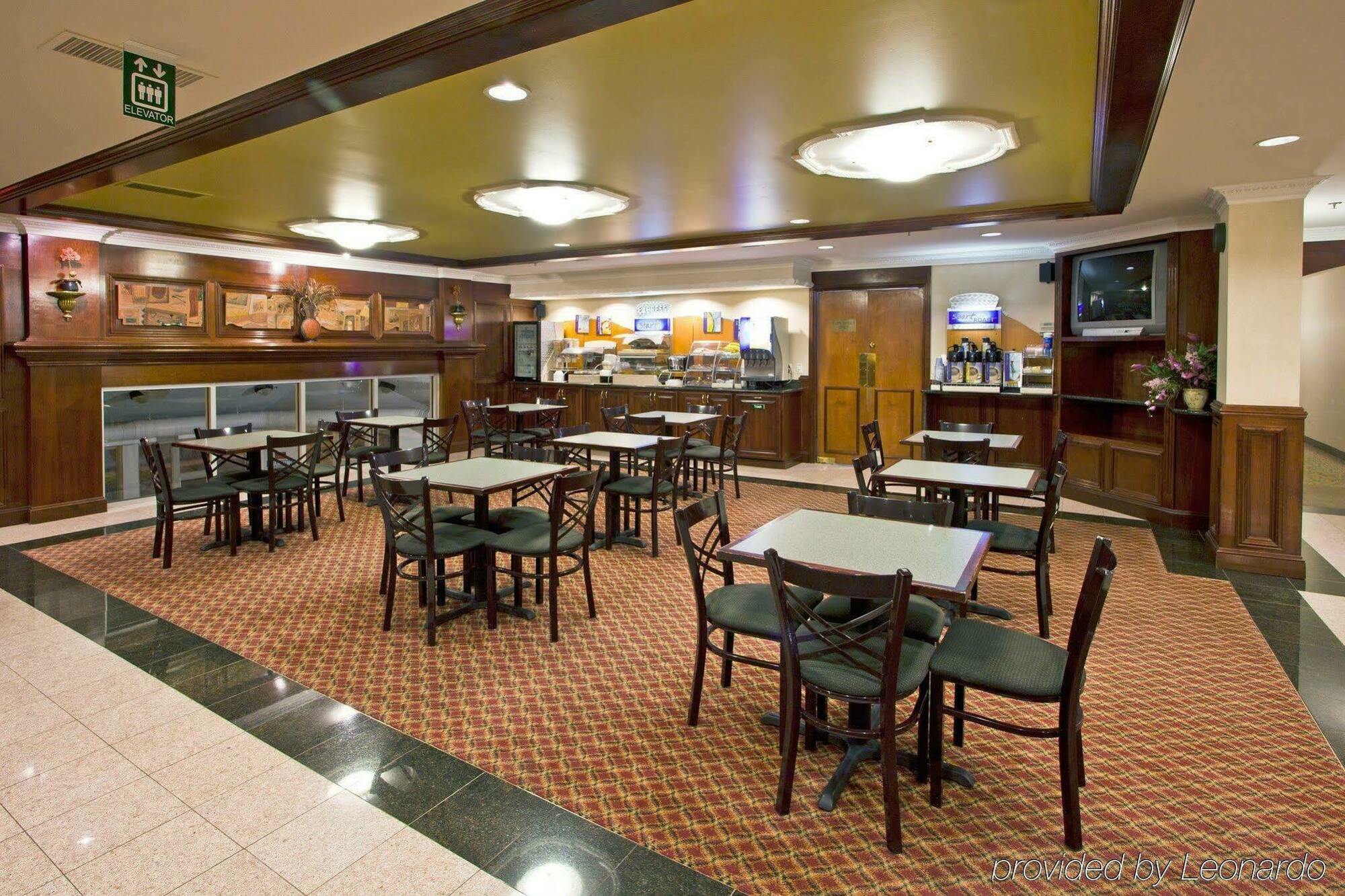 Holiday Inn Express Hotel & Suites Waterford By Ihg Exterior photo
